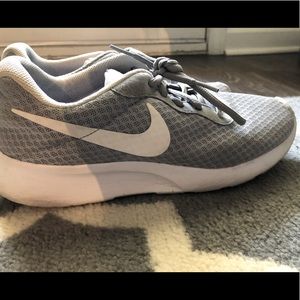 Nikes size 8.5
